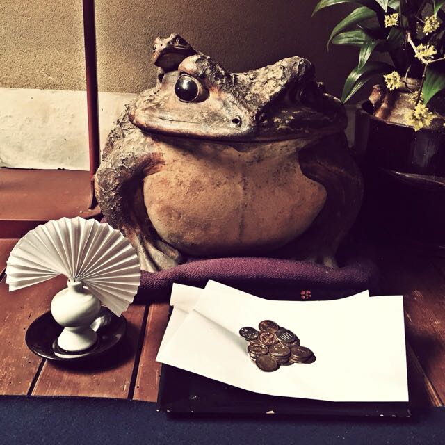 つ